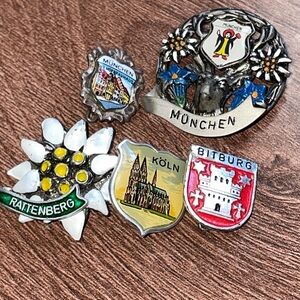 Veg European German Tourist Clasp Brooch Pins Munchen Koln Bitburg Rattenberg